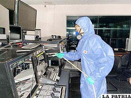 Desinfección del estudio del medio en Santa Cruz /BTV
