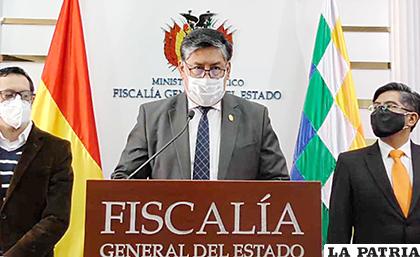 Fiscal General del Estado, Juan Lanchipa en conferencia de prensa /FGE
