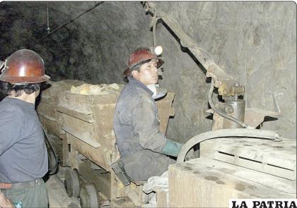 Huanuni continúa produciendo minerales y generando divisas
