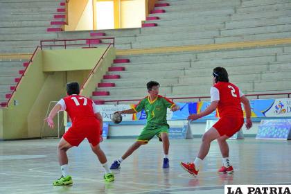 El handball es una disciplina deportiva novedosa que se expande en el país /correodelsur.com