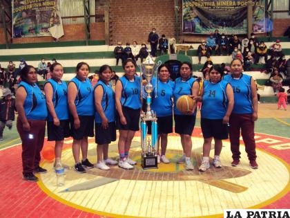 2 de Mayo Calaveras flamante campeón del certamen de confraternidad /Cooperativa Minera Poopó