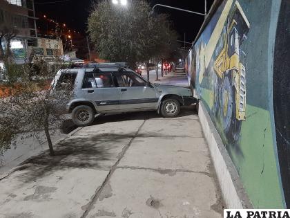 El motorizado casi se estrella contra la pared /LA PATRIA