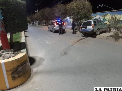 El conductor impactó contra la jardinera y luego se fue hacia la pared /LA PATRIA