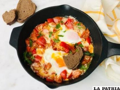 SARTÉN DE HUEVO Y TOMATES 