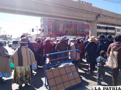 Los feriantes quisieron instalarse en la avenida 6 de Agosto /LA PATRIA