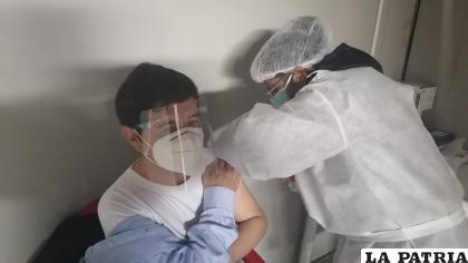 Aplicación de la segunda dosis de la Pfizer /CNS