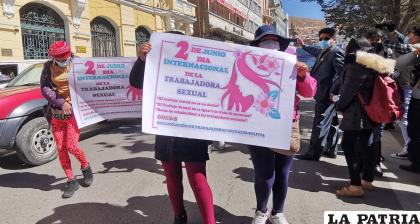 Trabajadoras sexuales de Oruro se movilizan para pedir respeto a sus derechos /LA PATRIA