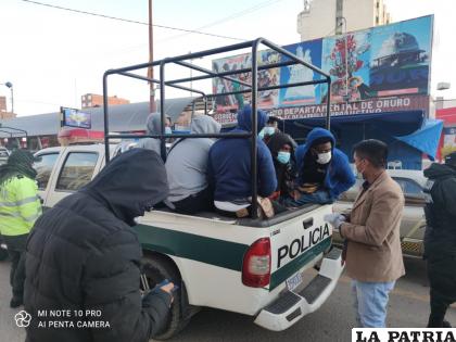 Varios migrantes fueron sorprendidos ayer mediante un operativo de Interpol /LA PATRIA