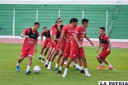 Los integrantes de la Selección Nacional con la decisión de romper esa mala racha /FBF
