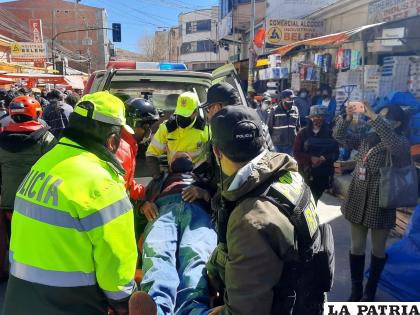 Uno de los heridos es evacuado hasta un nosocomio /LA PATRIA