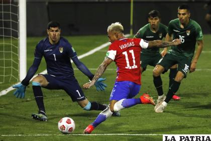 Carlos Lampe estuvo acertado en el arco y ahogó en varias ocasiones el grito de gol /APG