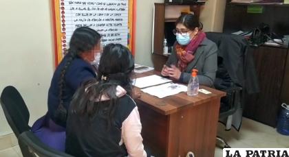 La adolescente fue entregada a su madre /LA PATRIA