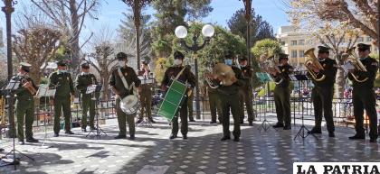 La retreta se hizo como una actividad por el mes aniversario de la Policía /LA PATRIA