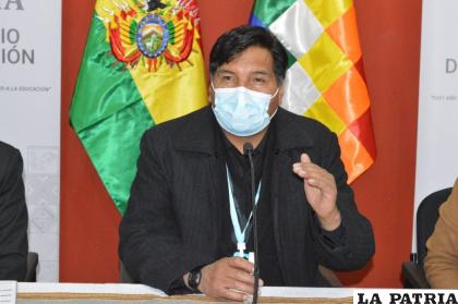 Ministro de Educación, Adrián Quelca en conferencia de prensa / MINISTERIO DE EDUCACIÓN