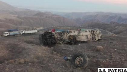 Así quedó el motorizado luego del vuelco /Nazca informa