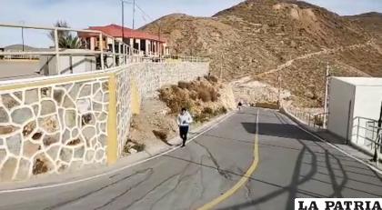 Fernández nuevamente fue el primero en llegar al punto de meta tras el recorrido de casi 2 kilómetros /Facebook