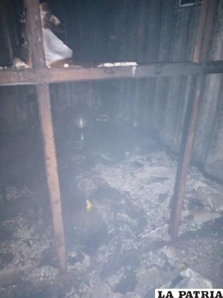 El contenedor por dentro quedó totalmente incinerado /LA PATRIA