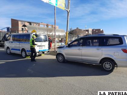 Aun se investiga cómo la vagoneta colisionó por alcance al minibús /LA PATRIA