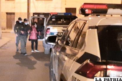 Los uniformados trasladaron a los padres y al adolescente /LA PATRIA
