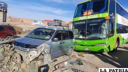 El lateral izquierdo de la vagoneta quedó destruido /LA PATRIA