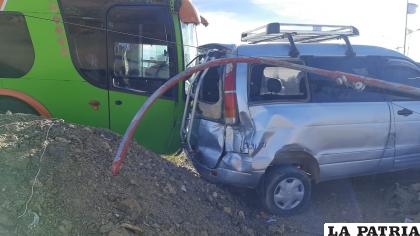 Tras la colisión se afectó al poste metálico de alumbrado público  /LA PATRIA