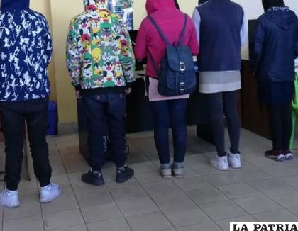 Los menores de edad fueron aprehendidos tras cometer varios robos /Erbol