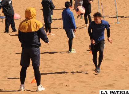 Sesiones en la arena, un gimnasio y en cancha caracterizaron el entrenamiento de San José esta semana /LA PATRIA