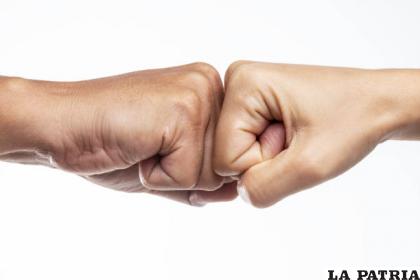 La Policía logró intervenir la pelea entre ambos individuos /Foto referencial