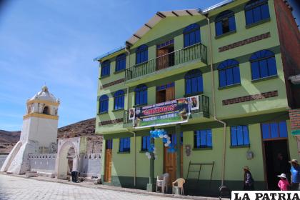 El edificio del Municipio de Carangas en la provincia Mejillones /VICEMINISTERIO DE COMUNICACIÓN