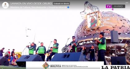 Sayanta durante su interpretación bajo el monumento del Casco del Minero.
/Captura de video