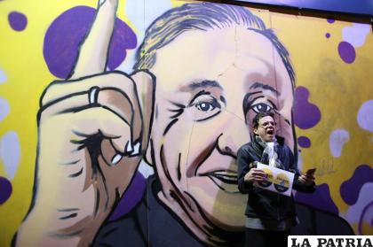 Mural del candidato Hernández /AP Foto /Leonardo Munoz