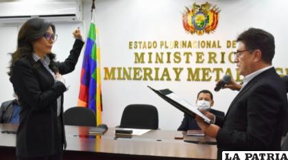 Nilza López, en el acto de posesión de su cargo 
/MINISTERIO DE MINERÍA