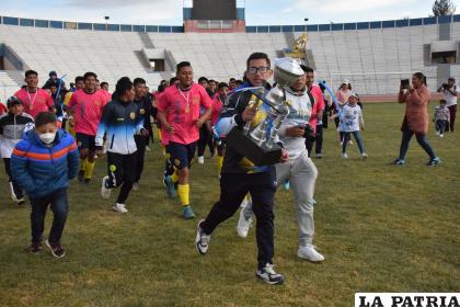 El trofeo fue entregado, pero puede haber modificaciones en mesa /LA PATRIA