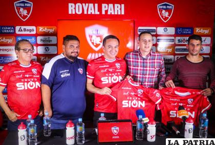 Durante la presentación del nuevo entrenador en Royal Pari 
/Club Royal Pari