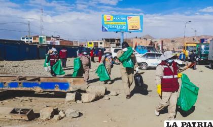 Durante la jornada de limpieza se acopió más de 180 toneladas de basura /LA PATRIA