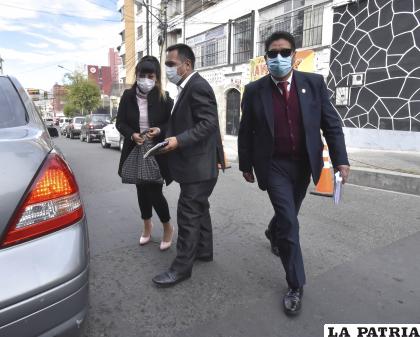 Autoridades judiciales arribaron ayer al penal de Miraflores /APG