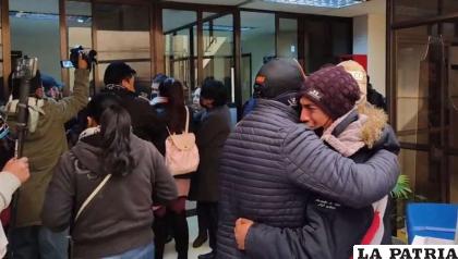 Desazón en familiares y amigos de la estudiante /El Deber