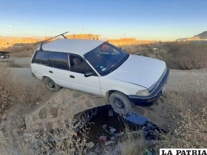 El vehículo se encunetó en un puente /LA PATRIA

