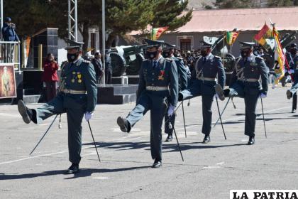 Autoridades militares también rindieron honores a los soldados bolivianos / LA PATRIA
