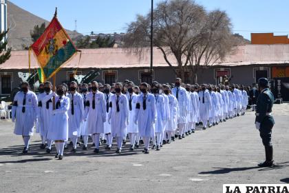 Las señoritas del Liceo Dalence presentes en el homenaje / LA PATRIA