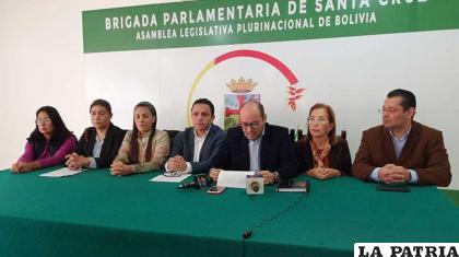 Miembros de la bancada de Creemos en Diputados y el Senado en conferencia de prensa / CREEMOS