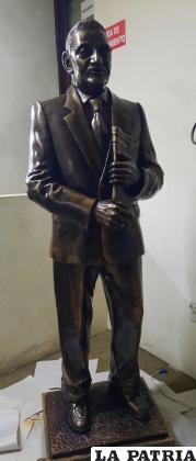  La estatua tiene “nueva vida” /LA PATRIA
