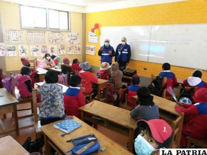 Vacunación contra el Covid-19 en unidades educativas / SEDES