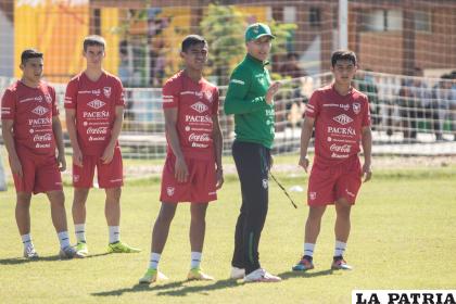 Pablo Escobar dirige a la selección boliviana Sub-17 /FBF
