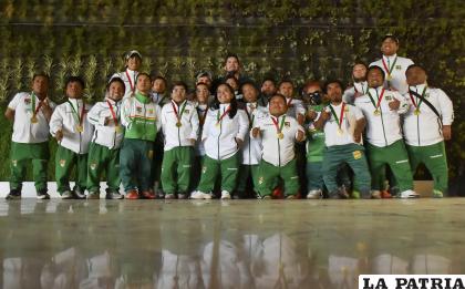 La selección nacional de futsal de talla baja se roba el corazón de los bolivianos /APG