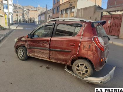 El automóvil fue embestido por un taxi /LA PATRIA