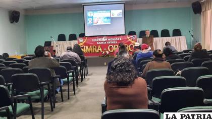El seminario se realizó en ambientes del Colegio Médico de Oruro /LA PATRIA