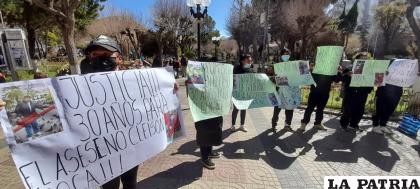 Familiares exigen justicia en la plaza 10 de Febrero /LA PATRIA
