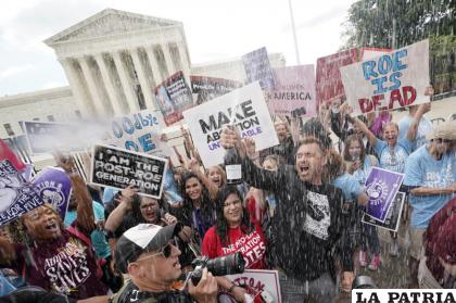 Manifestantes pro vida celebran frente a la Corte Suprema de Estados Unidos /AP Foto/Steve Helber