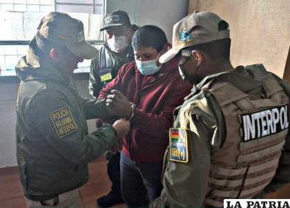 Interpol Oruro entregó al implicado a sus pares de Perú 
/Comando de la Policía de Oruro